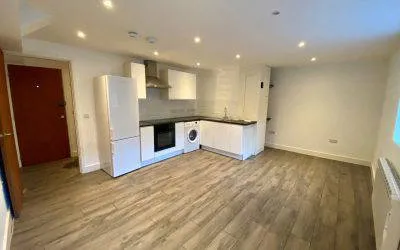 TO LET CARLTON HOUSE KIDDERMINSTER £525pcm
